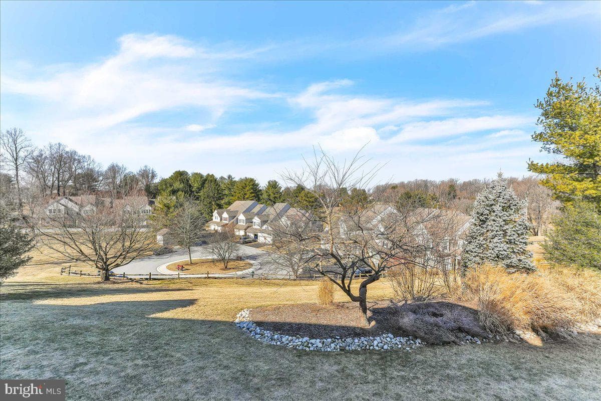 216 Greenbriar Drive photo 41
