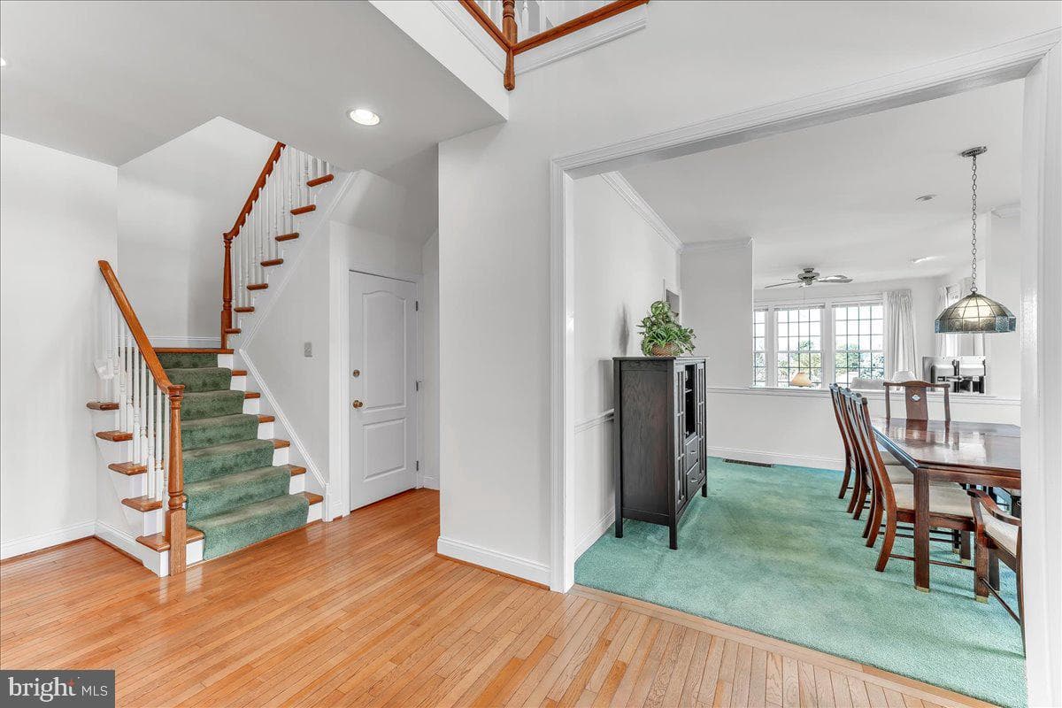 216 Greenbriar Drive photo 6