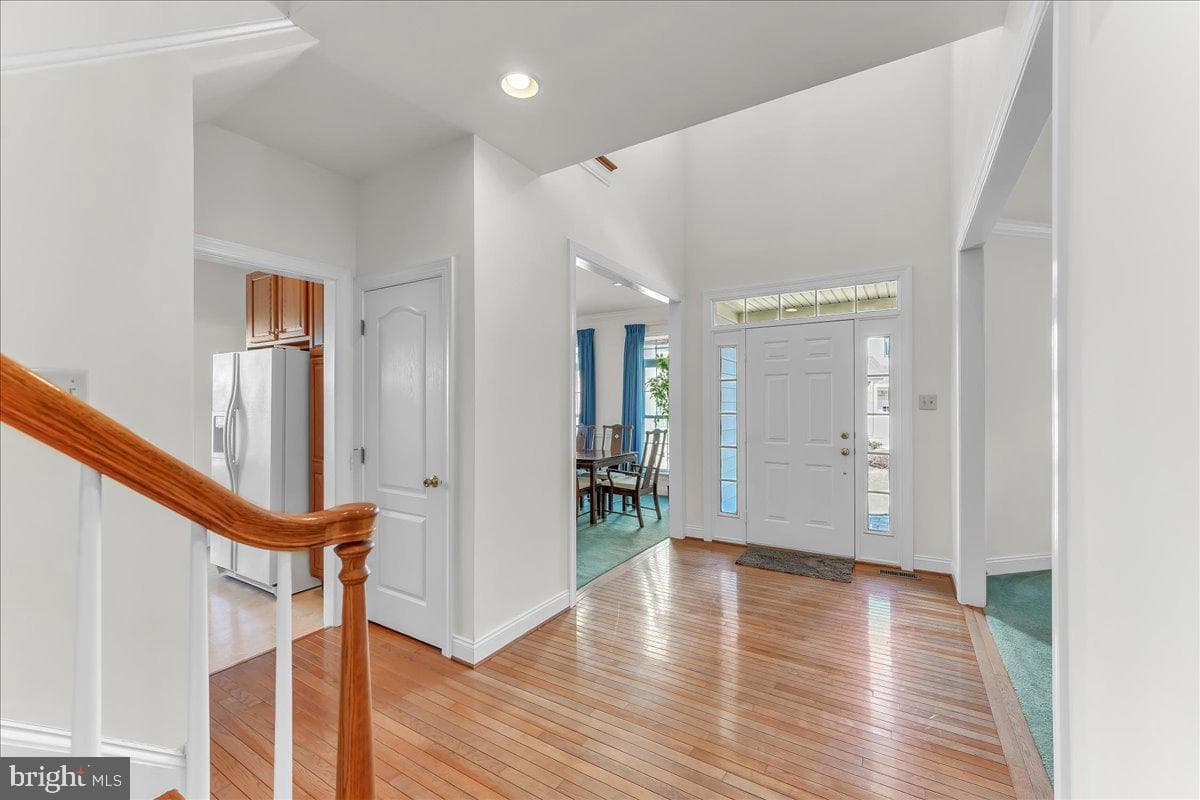 216 Greenbriar Drive photo 7
