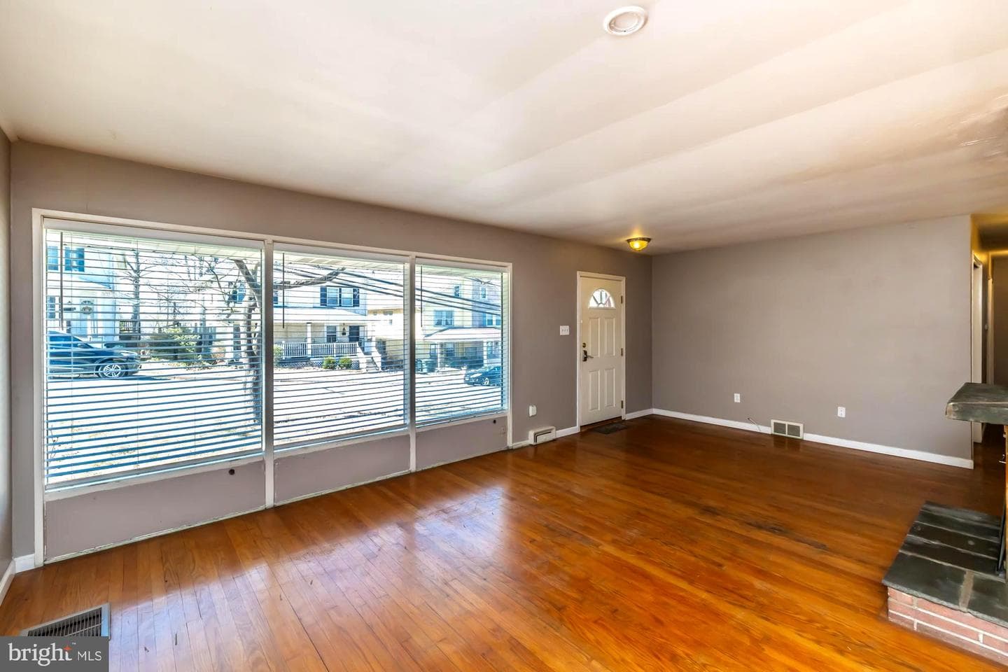 157 S 10th Avenue photo 5