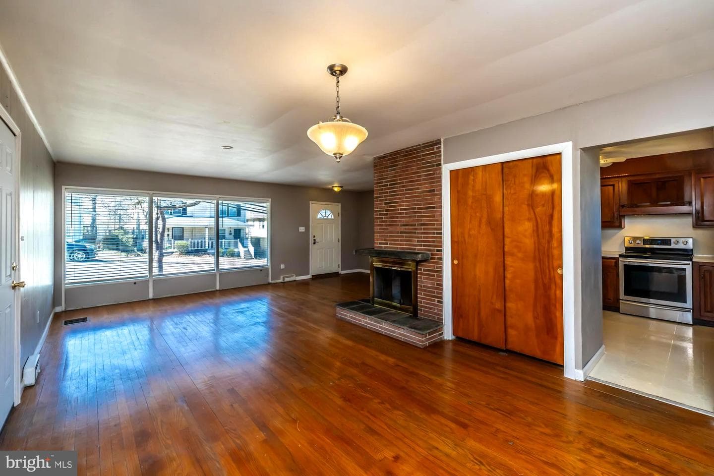 157 S 10th Avenue photo 6