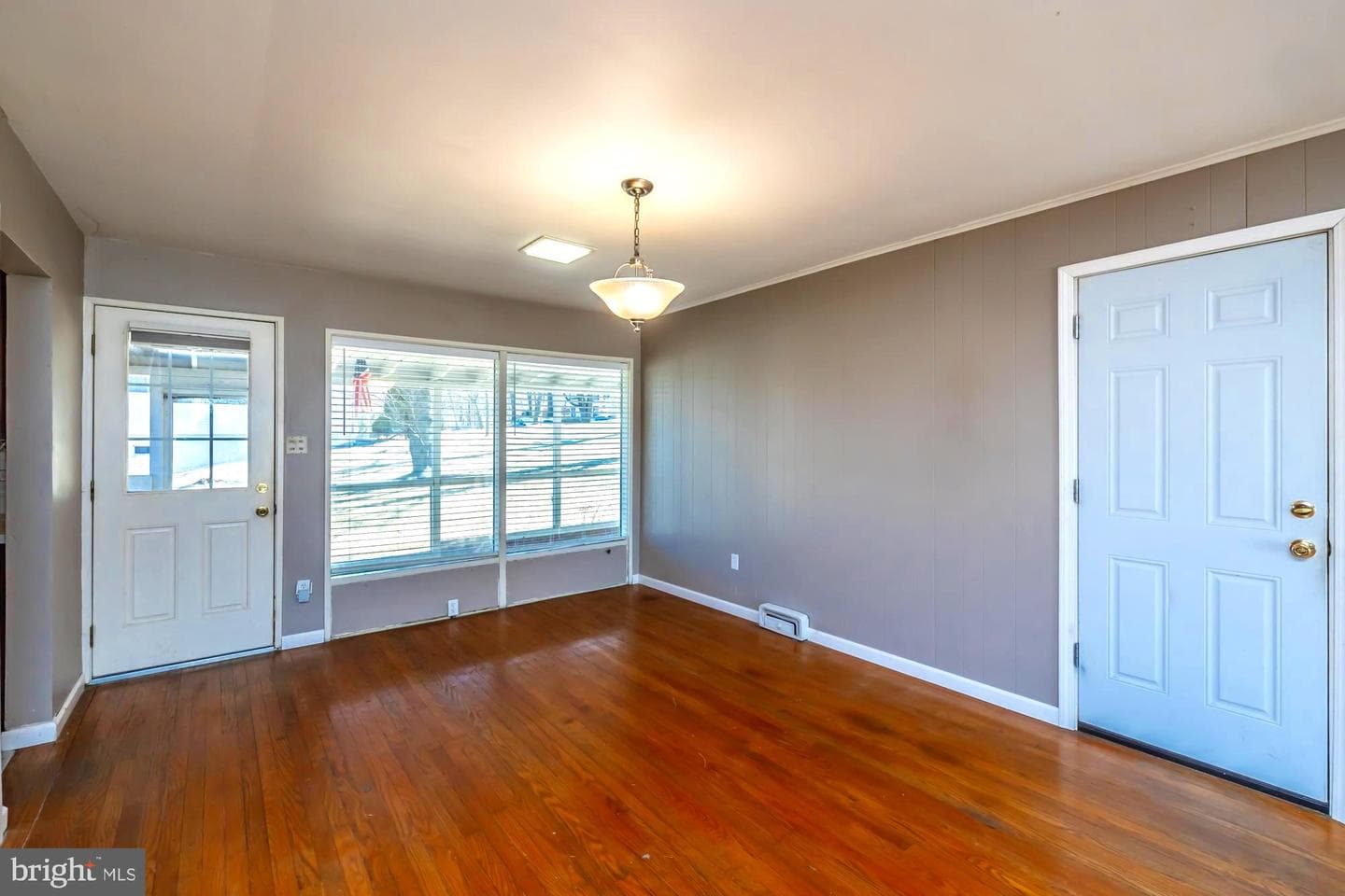 157 S 10th Avenue photo 7