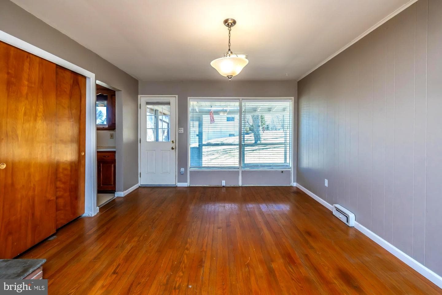157 S 10th Avenue photo 8