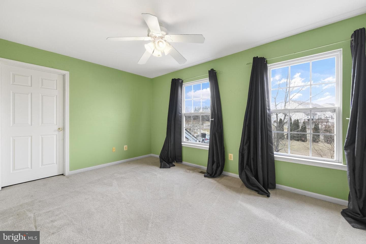 705 Meadowbrook Drive photo 27