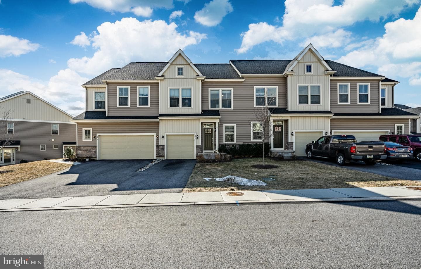 272 Kestrel Court photo 2
