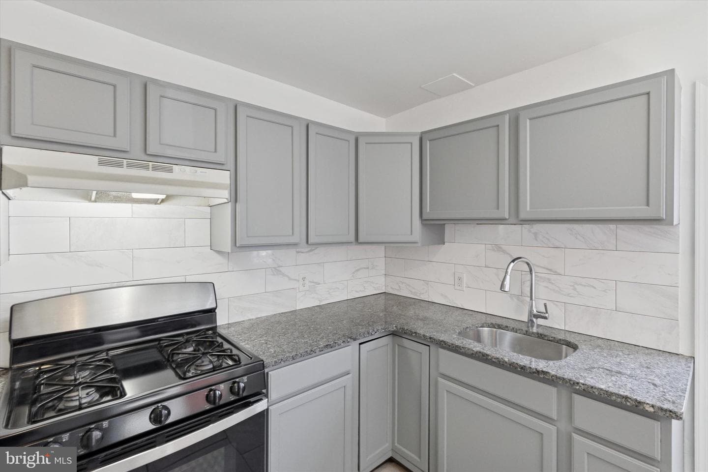 332 Valley Road photo 7