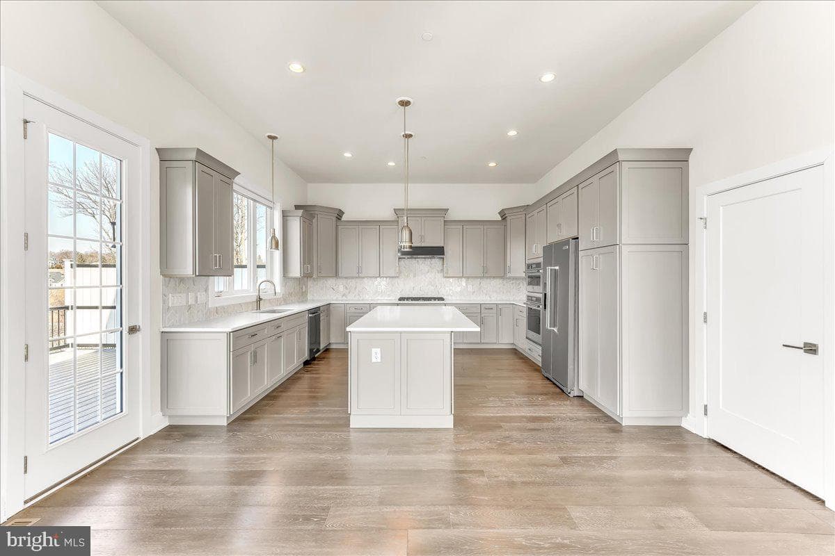 466 Reid Way photo 13