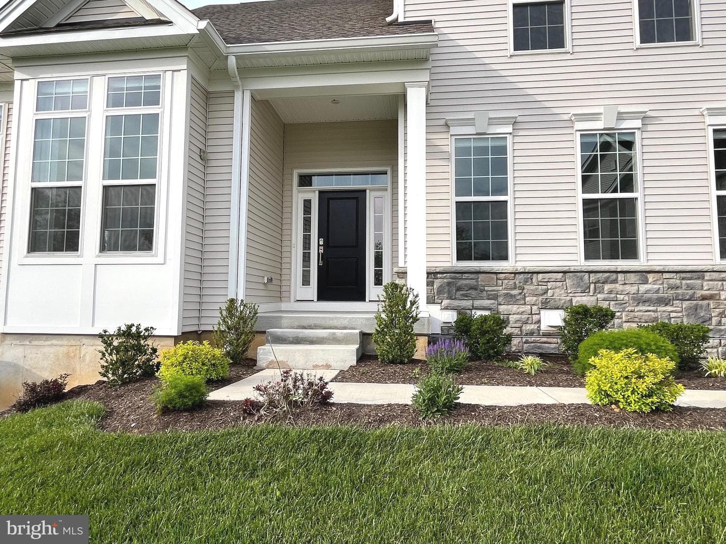 466 Reid Way photo 2