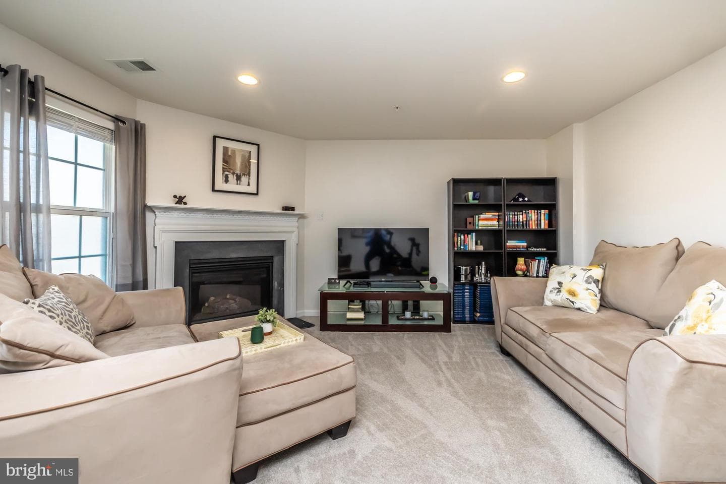 1841 Honeysuckle Court photo 6