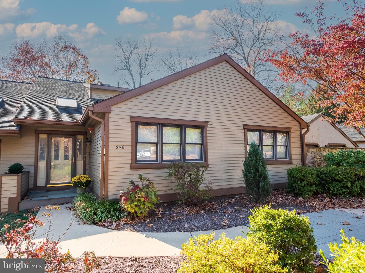 646 Heatherton Lane photo 2