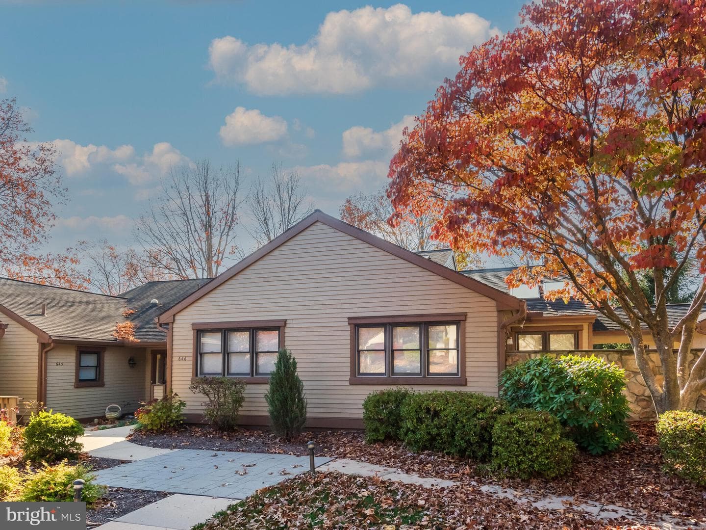 646 Heatherton Lane photo 3