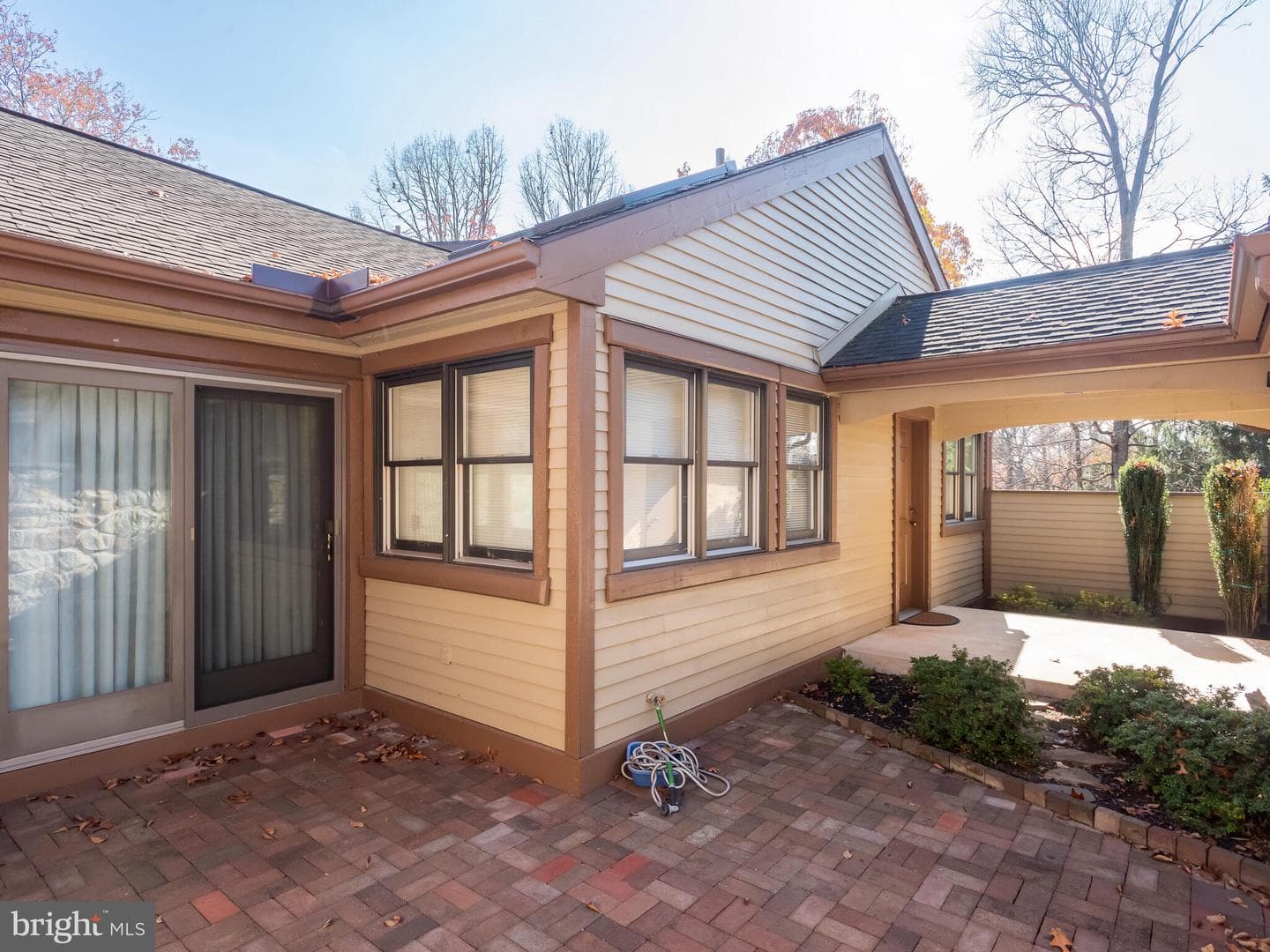 646 Heatherton Lane photo 40