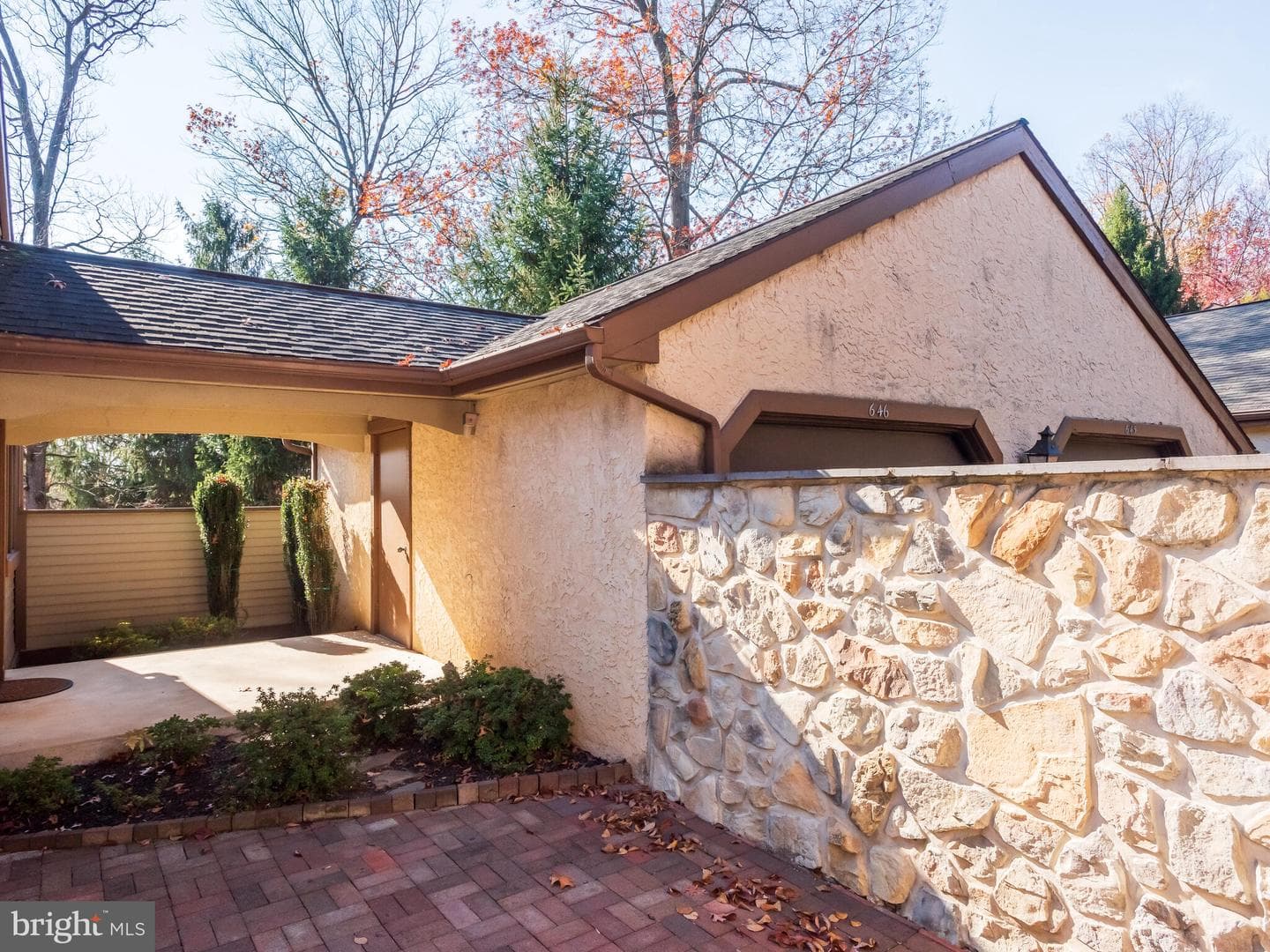 646 Heatherton Lane photo 41