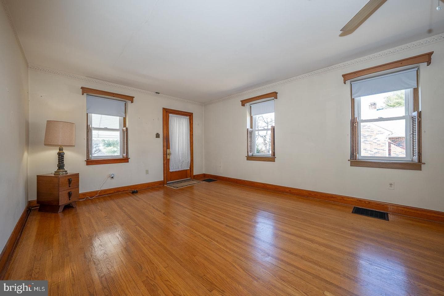 821 W 2nd Avenue photo 14