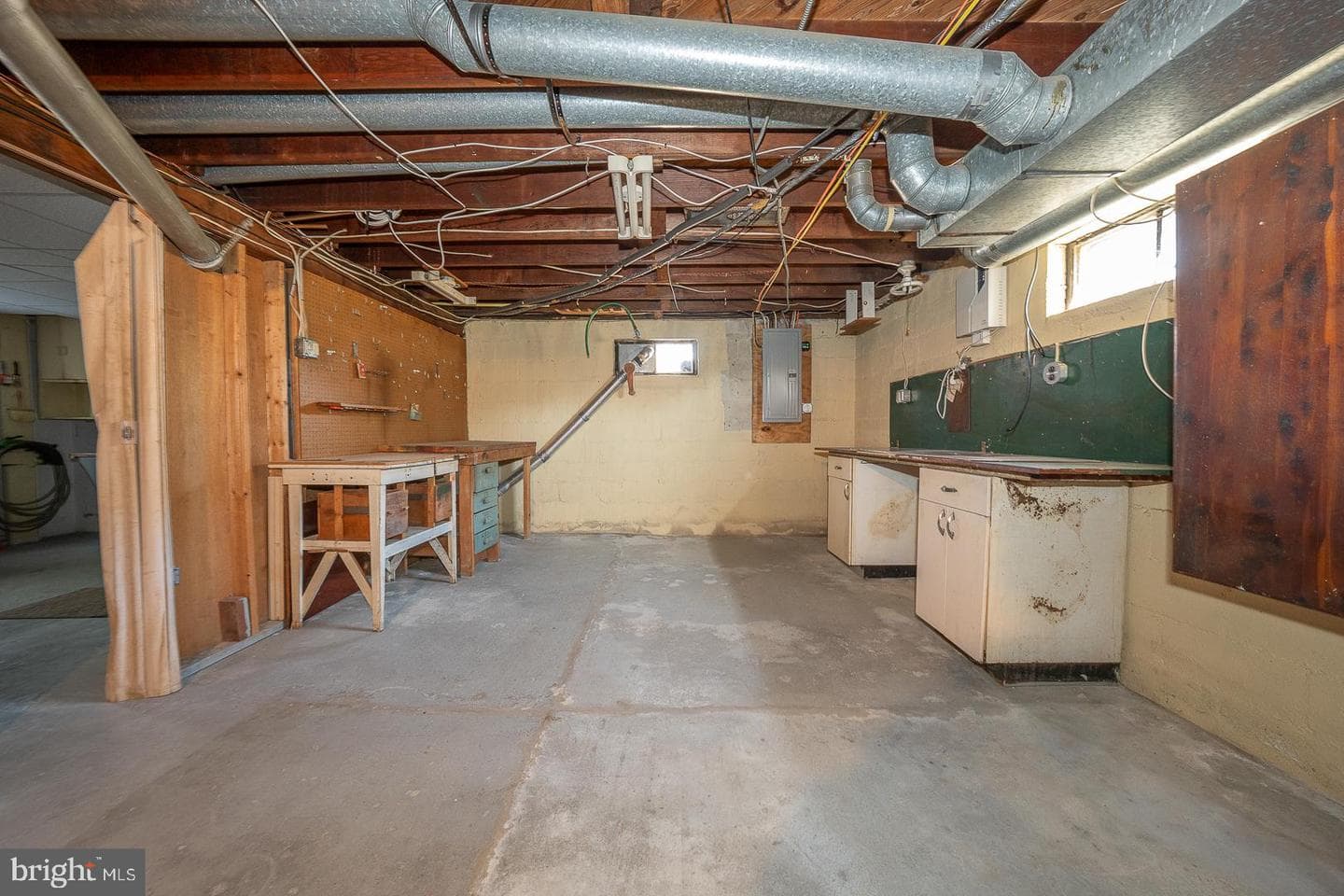 821 W 2nd Avenue photo 47