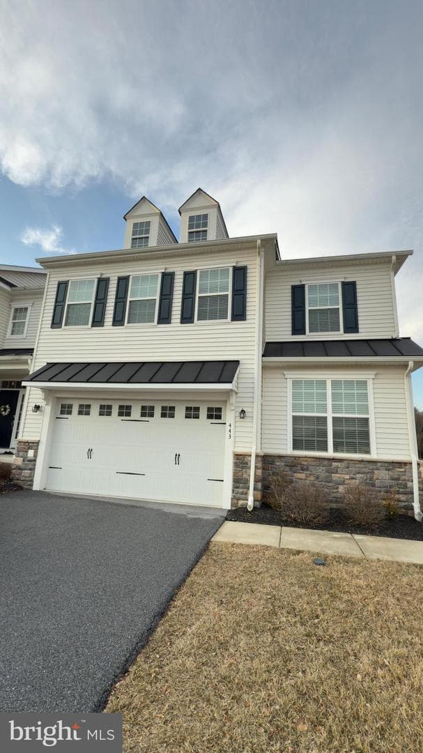 443 Lee Place photo 1