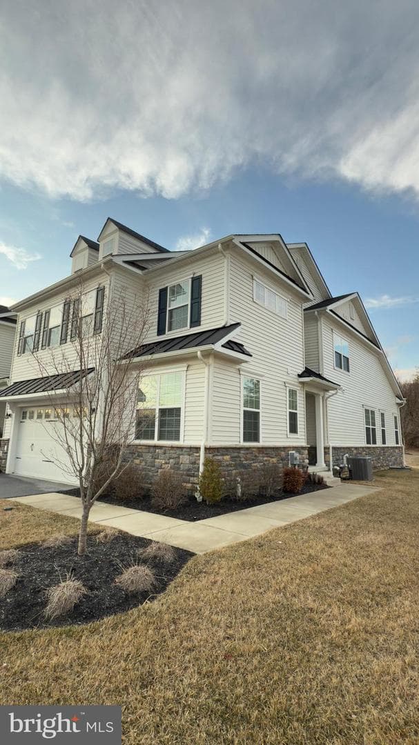 443 Lee Place photo 4