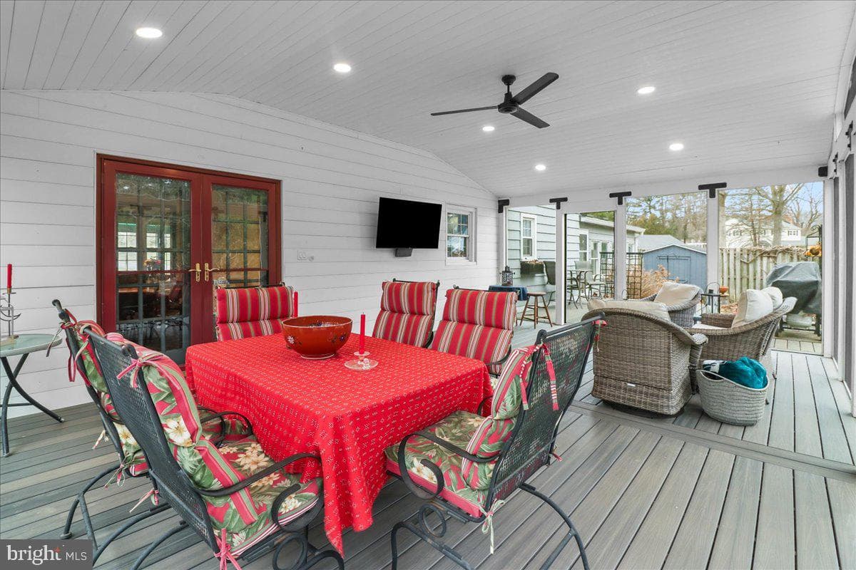 711 Sycamore Drive photo 11