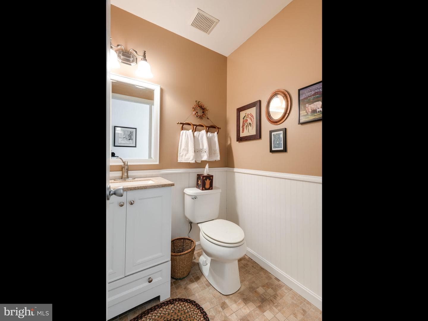 81 E Thomas Court photo 4