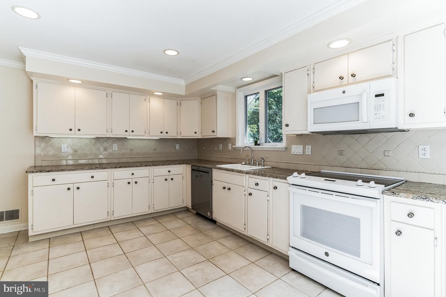 18 Fox Chase Road photo 67