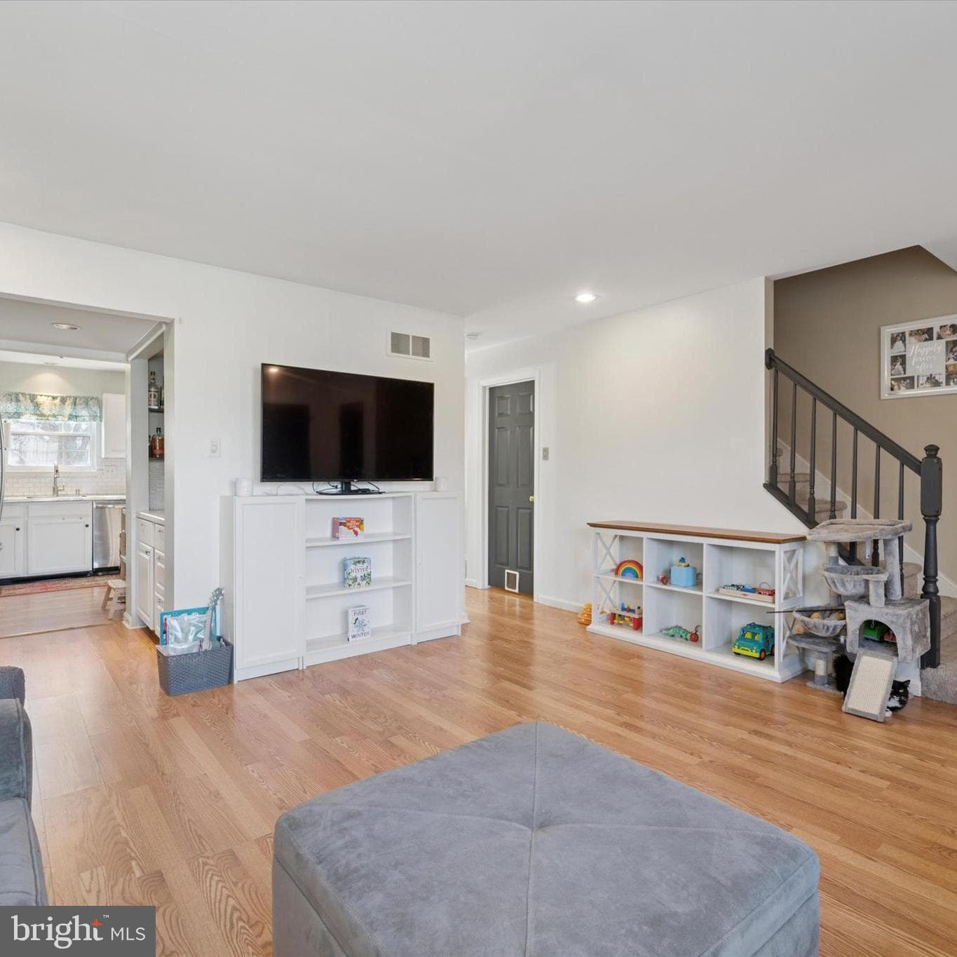 810 Amber Lane photo 4