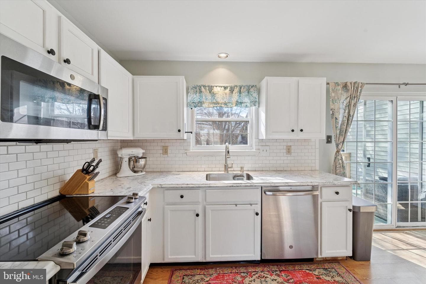 810 Amber Lane photo 6
