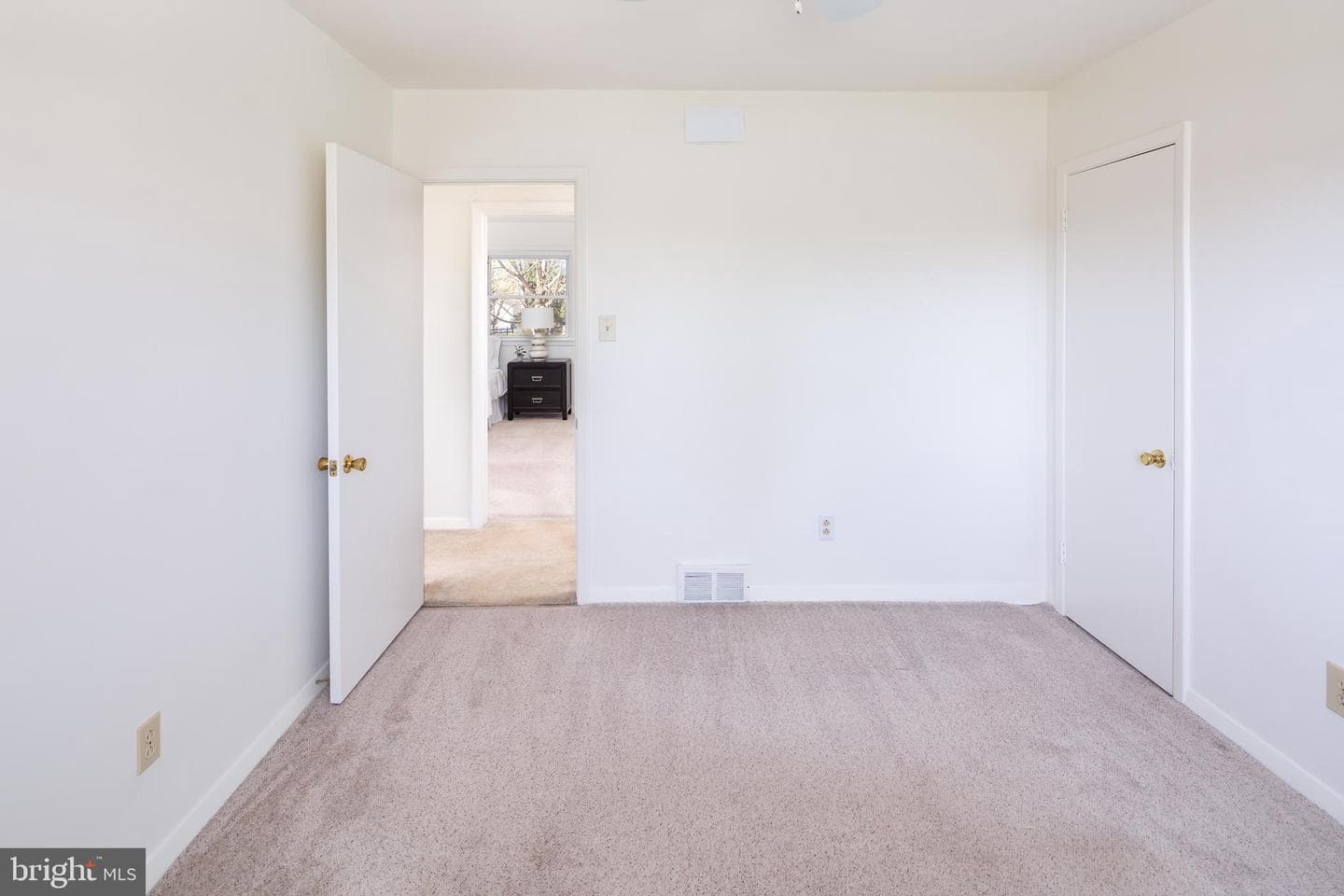 6 Vernon Lane photo 27