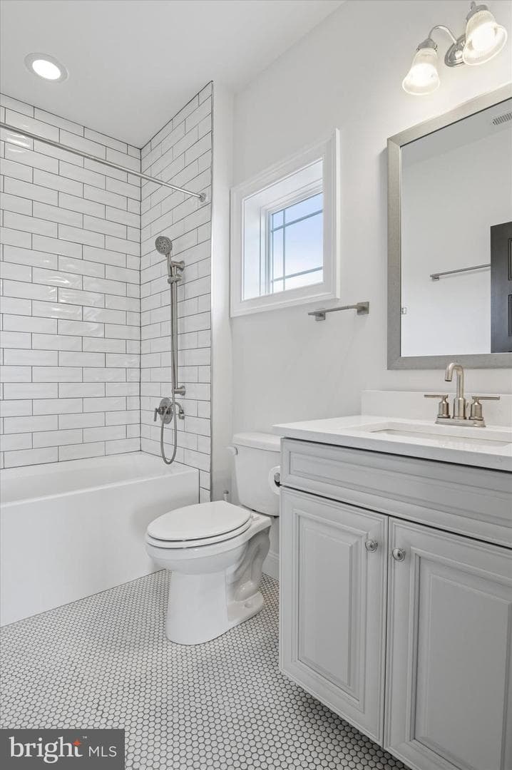 136 Janine Way photo 33
