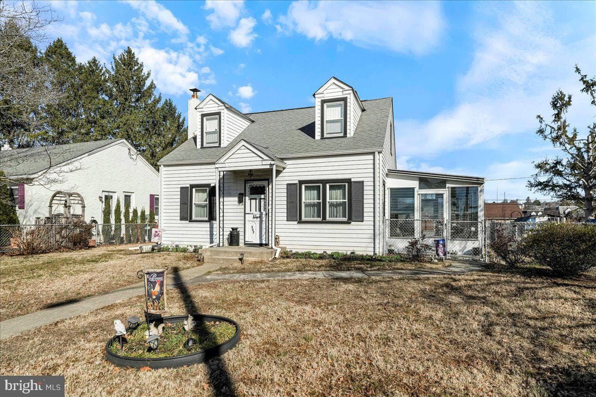 307 Scarlett Avenue photo 1