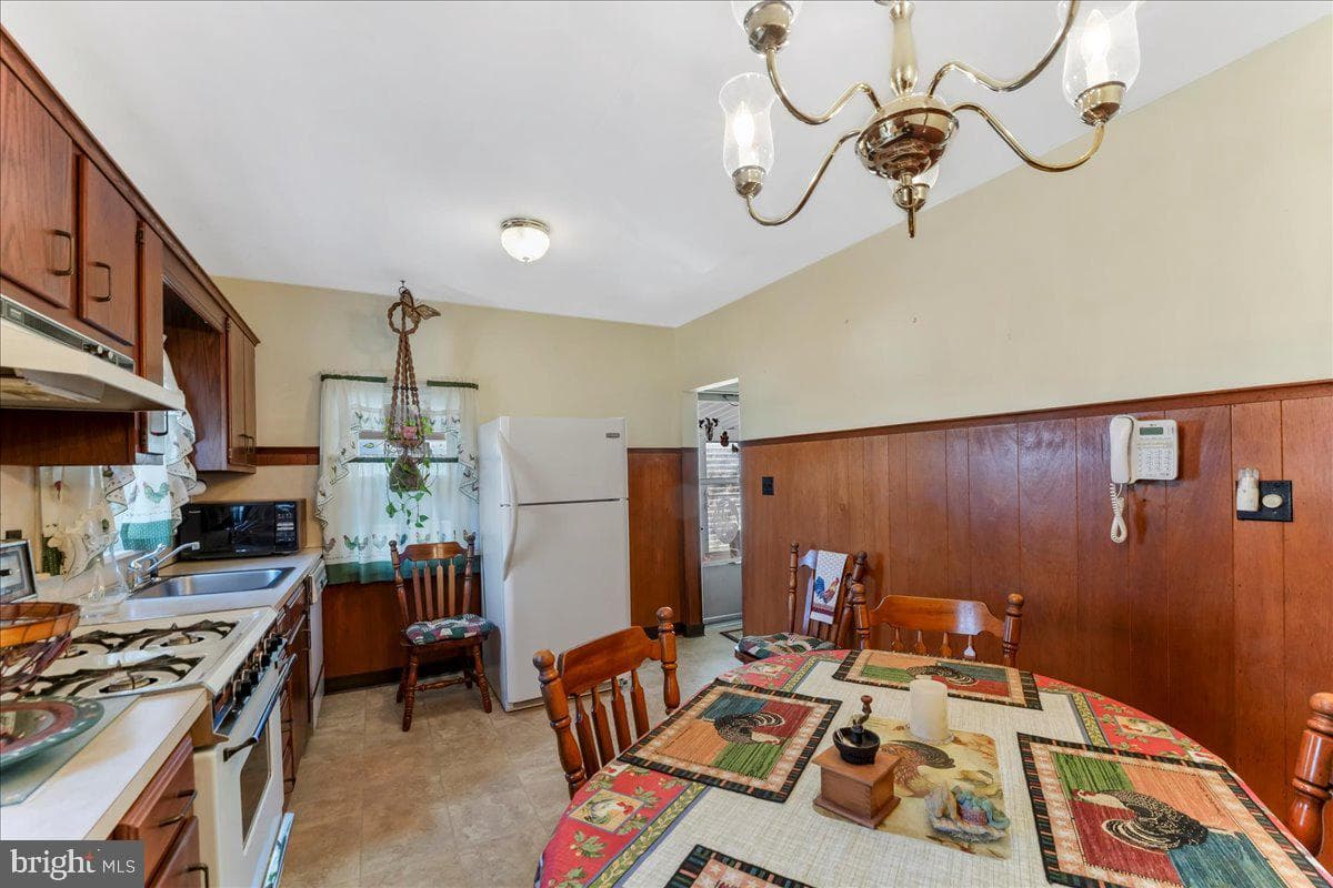 307 Scarlett Avenue photo 10