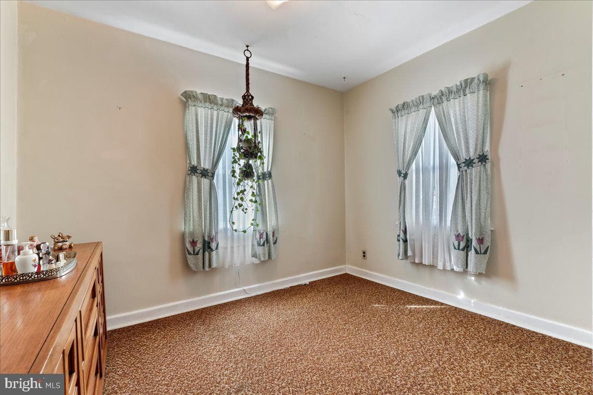 307 Scarlett Avenue photo 11