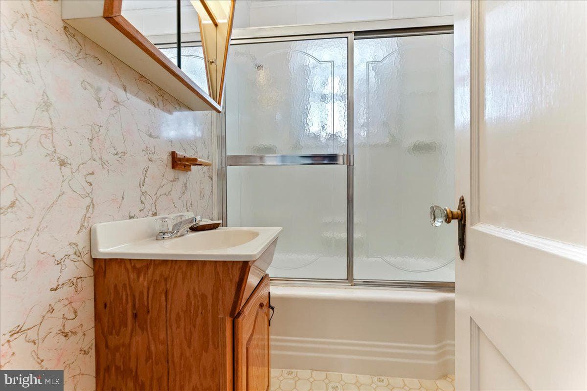 307 Scarlett Avenue photo 17