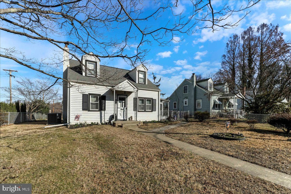 307 Scarlett Avenue photo 2