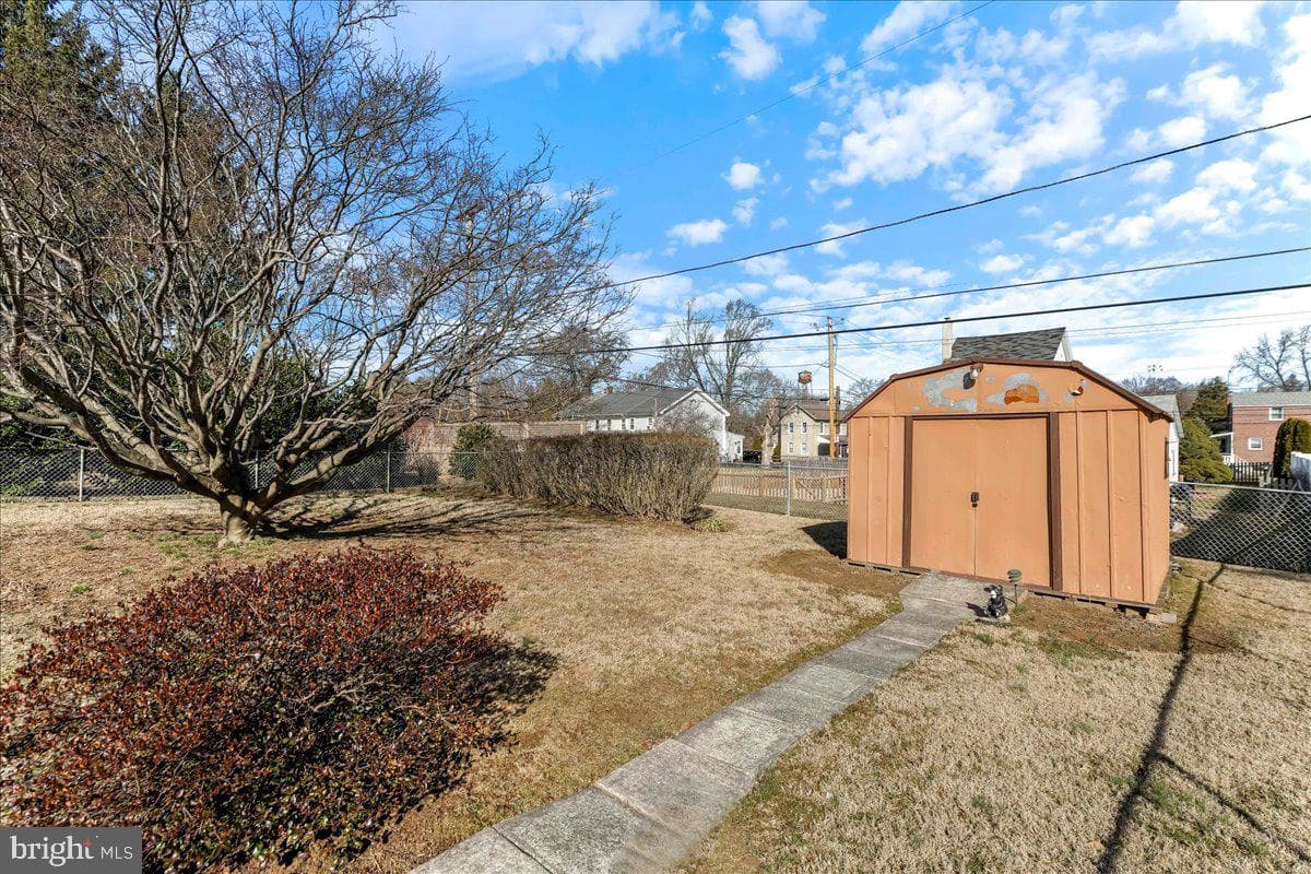307 Scarlett Avenue photo 23