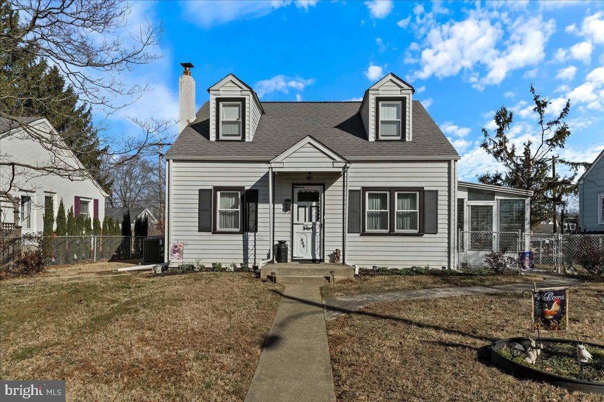 307 Scarlett Avenue photo 3