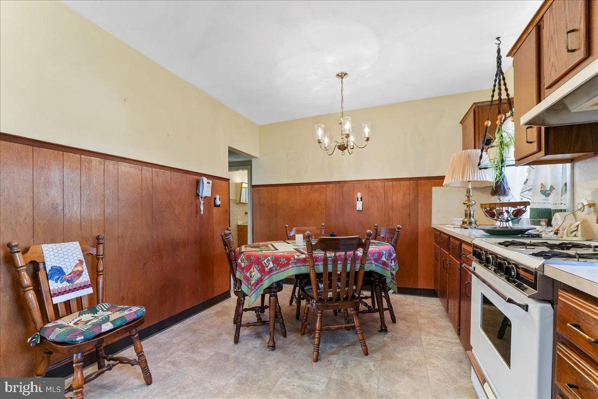307 Scarlett Avenue photo 9