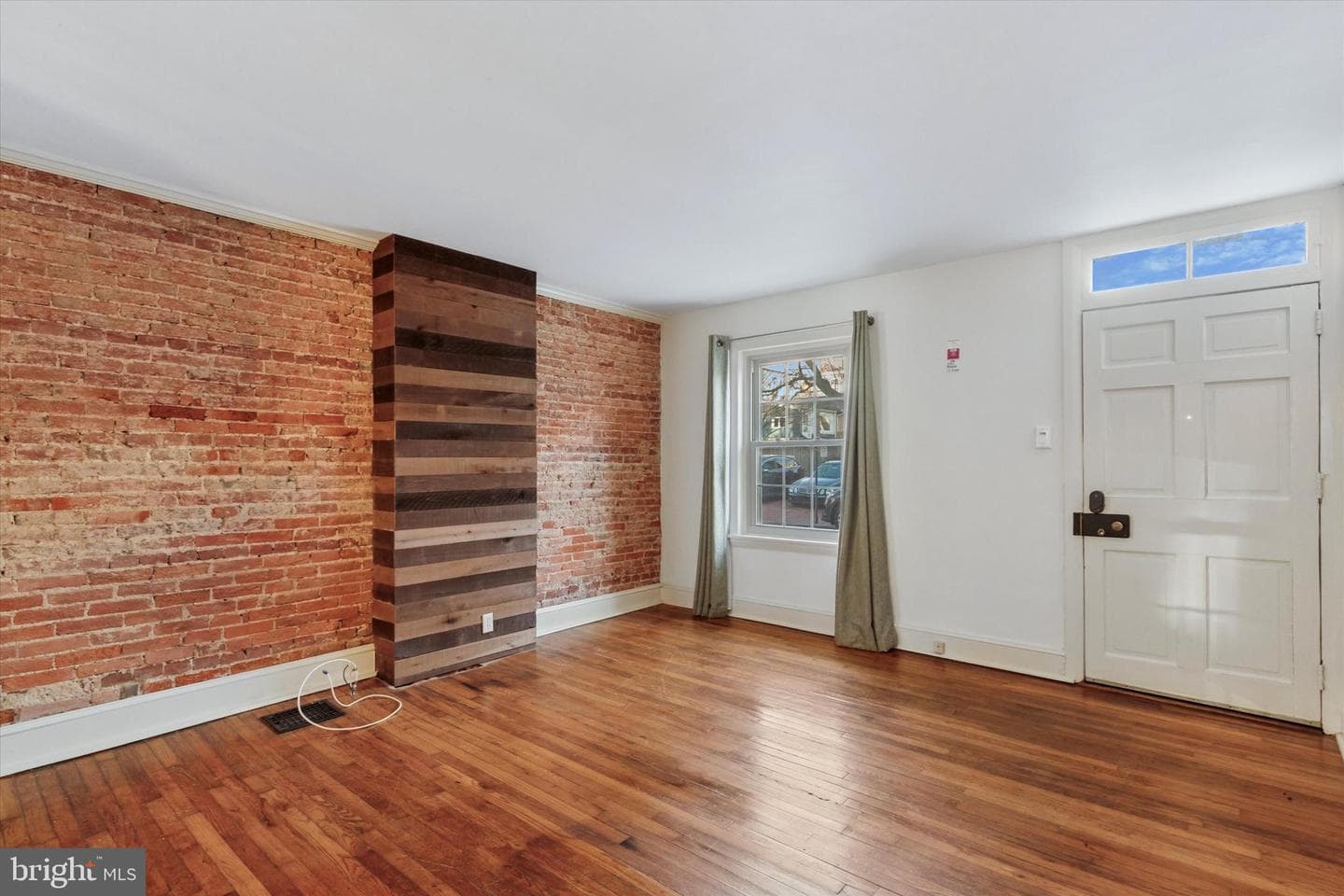 108 E Miner Street photo 3