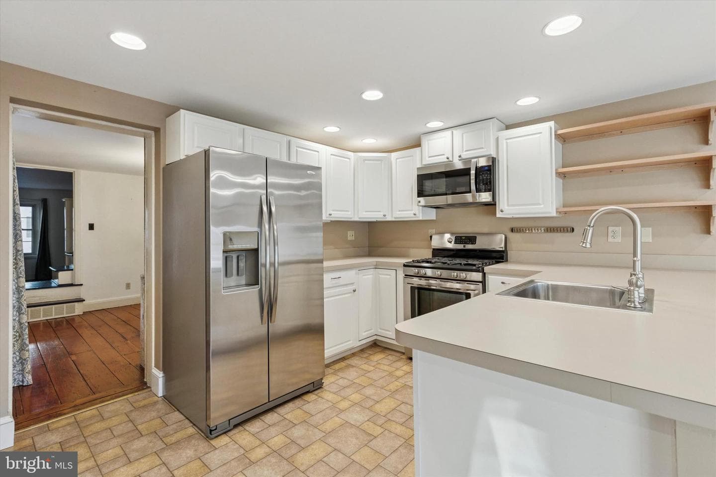 108 E Miner Street photo 9