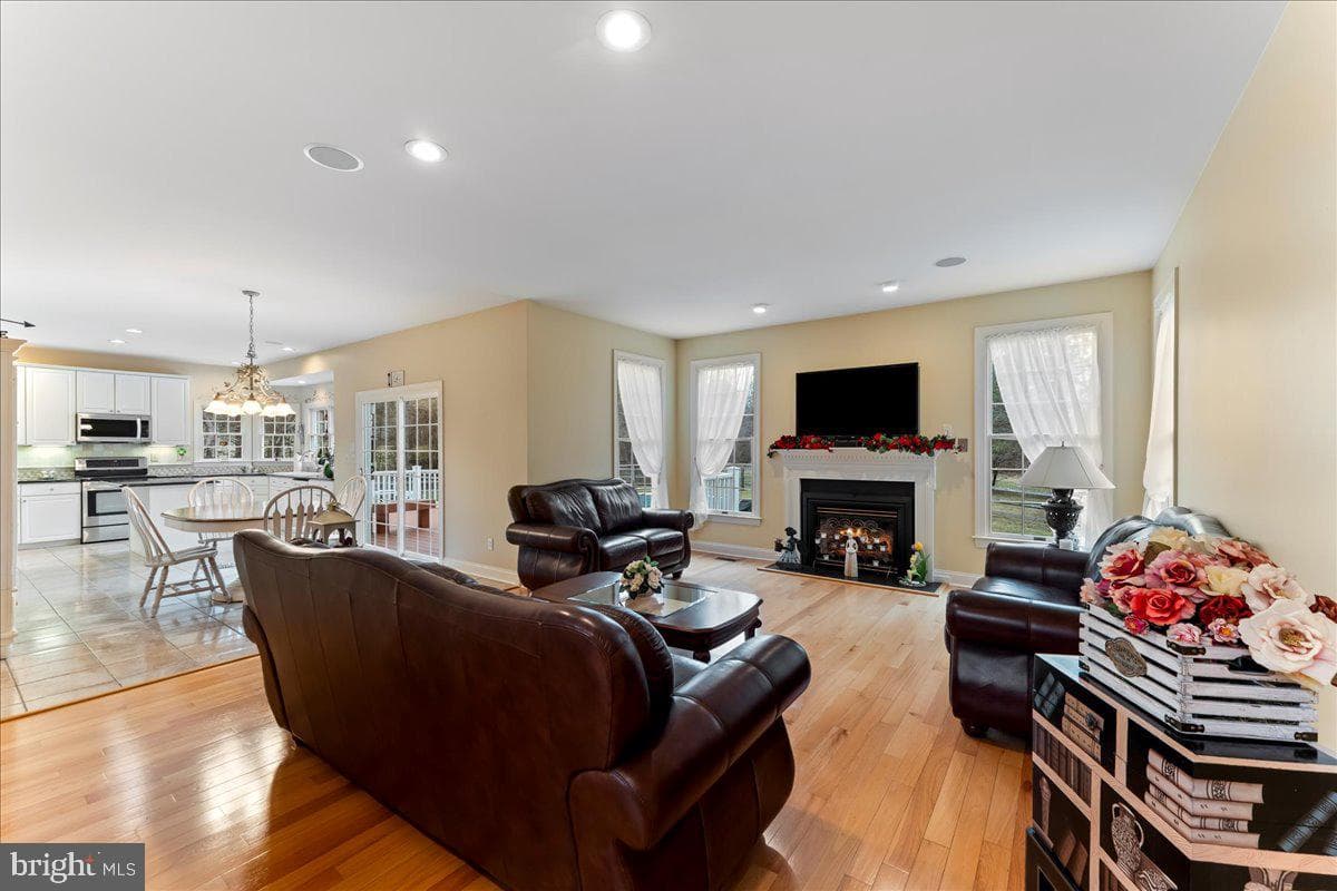 103 N Iroquois Lane photo 12
