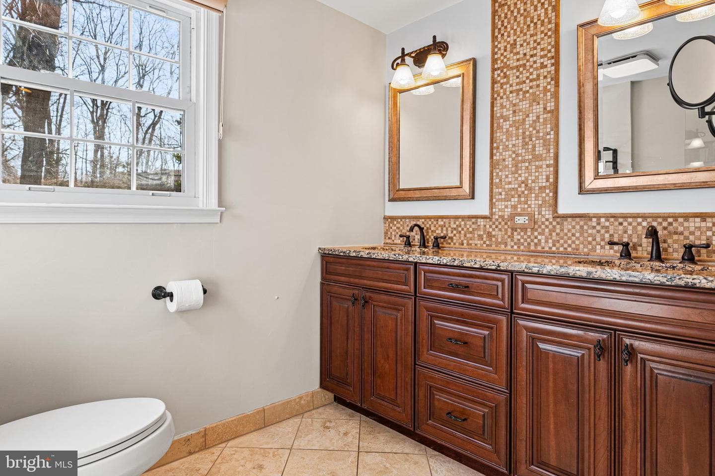 1580 Maple Avenue photo 28