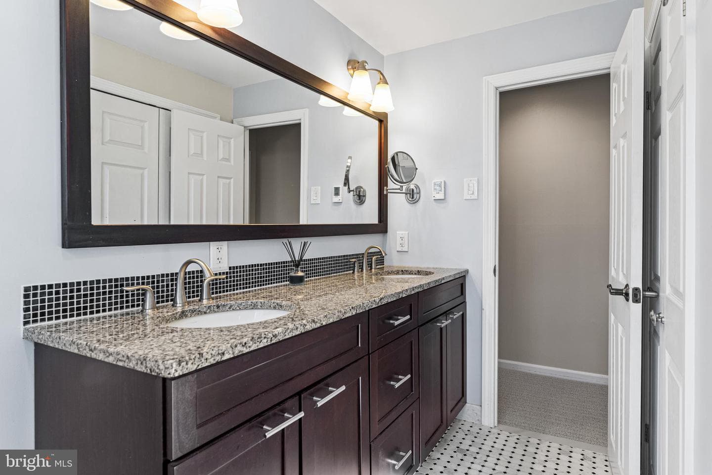 1580 Maple Avenue photo 37