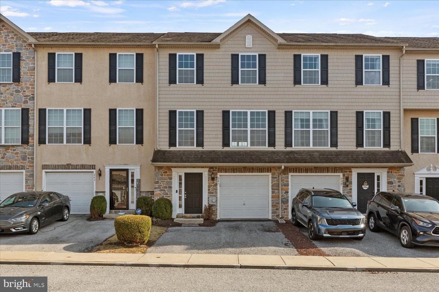 241 Kennedy Drive photo 1