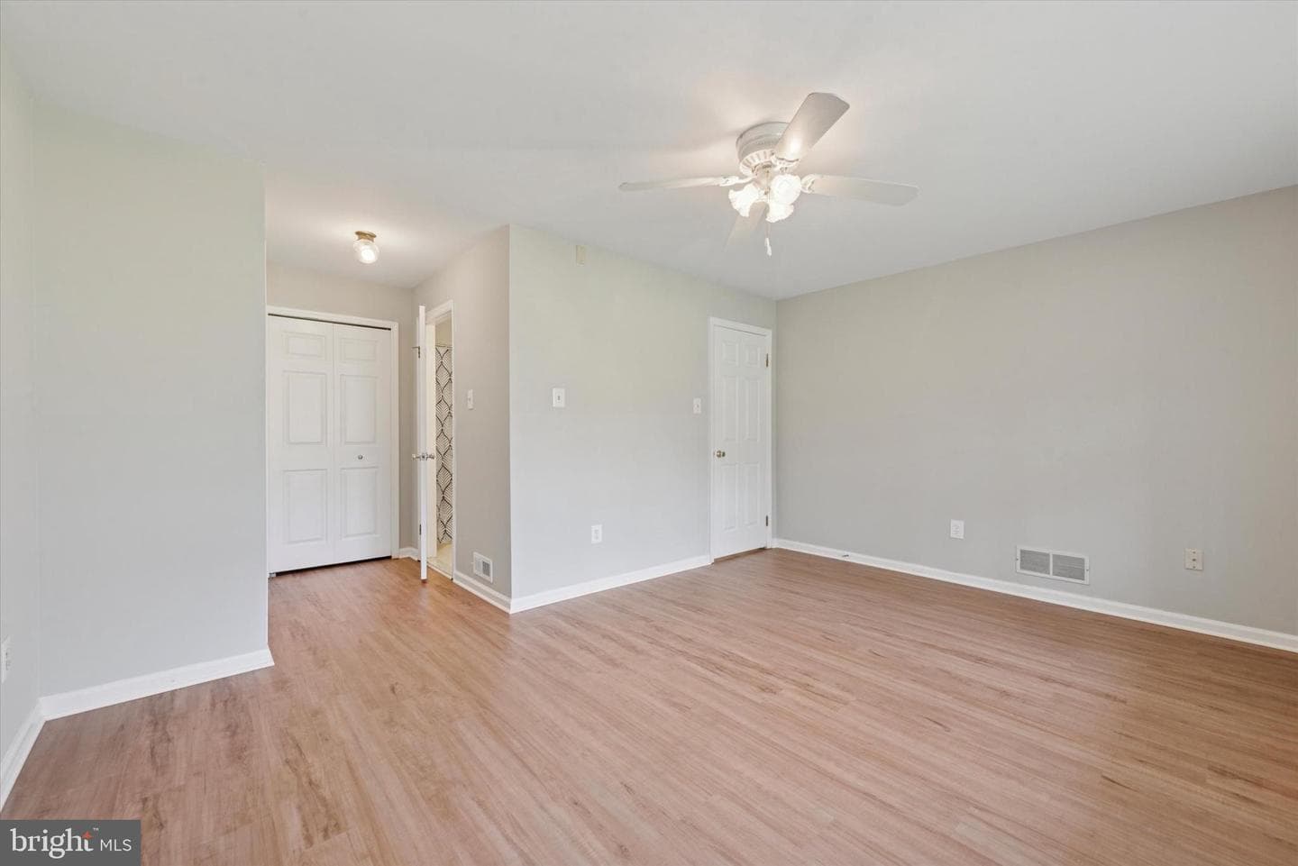 205 Fairfield Court #205 photo 12