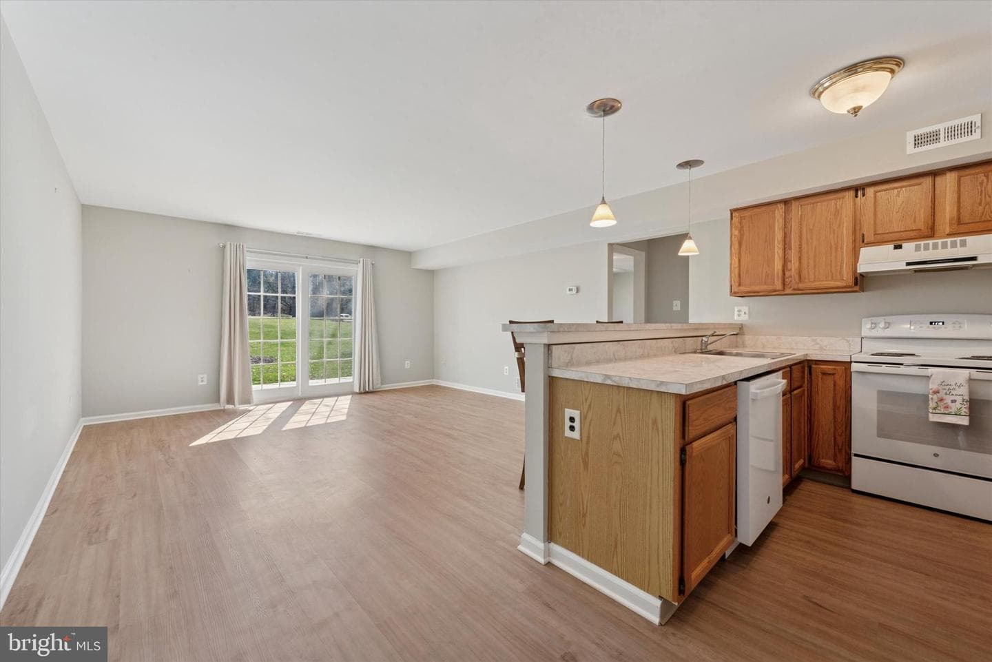 205 Fairfield Court #205 photo 3