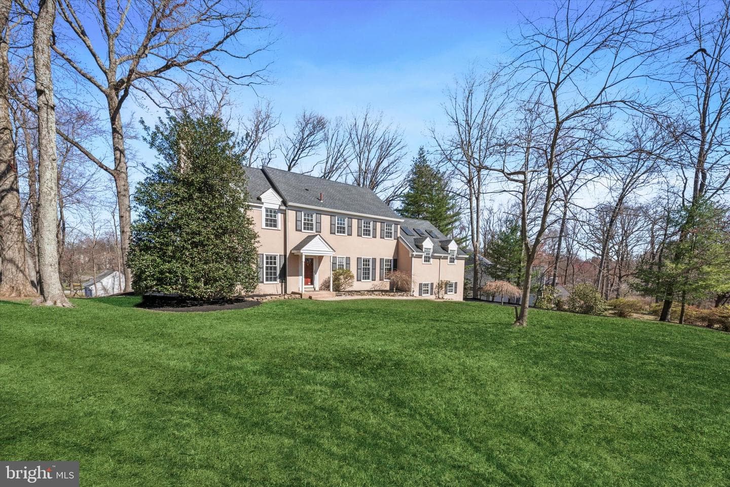 1545 Tanglewood Drive photo 2