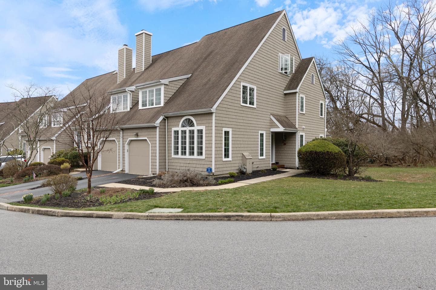 21 Newport Drive photo 1