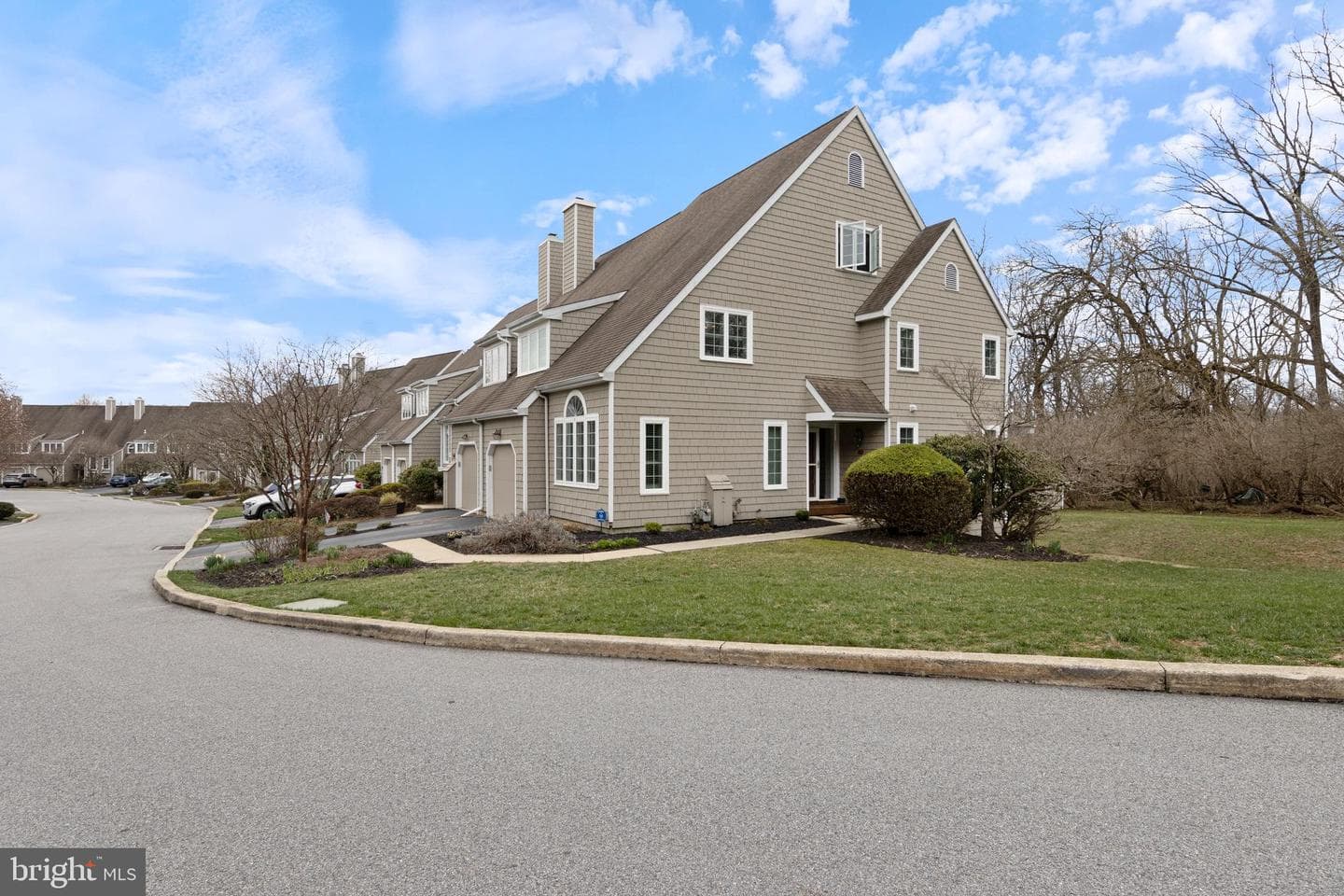21 Newport Drive photo 3