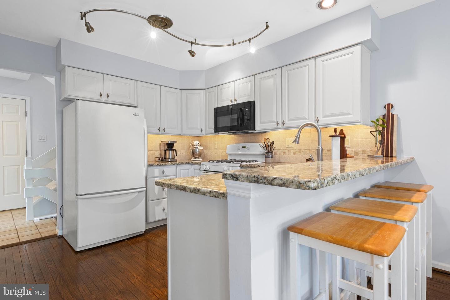 21 Newport Drive photo 32