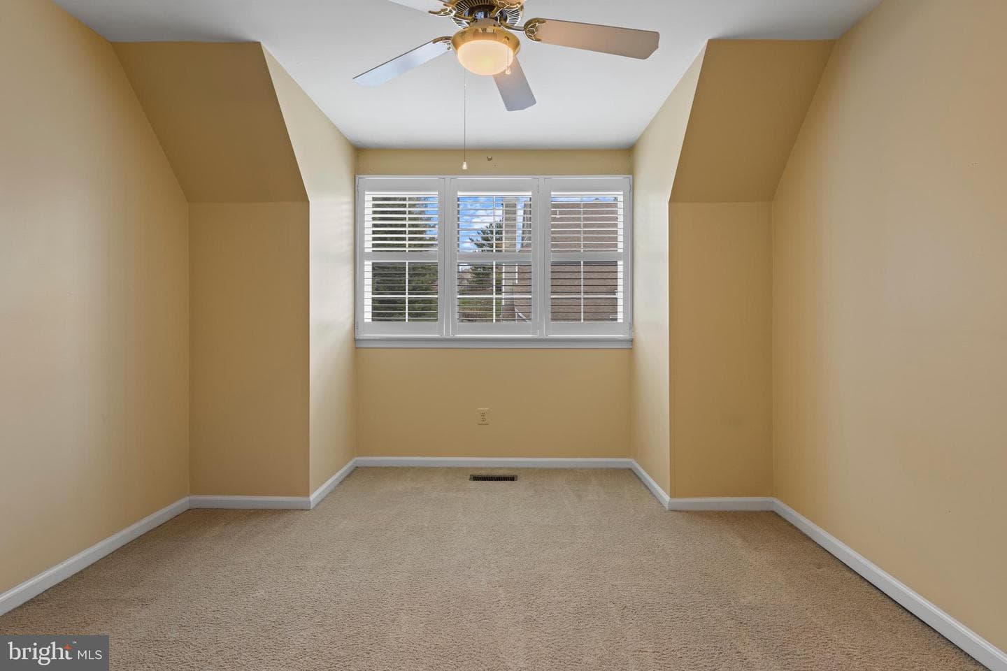 21 Newport Drive photo 48
