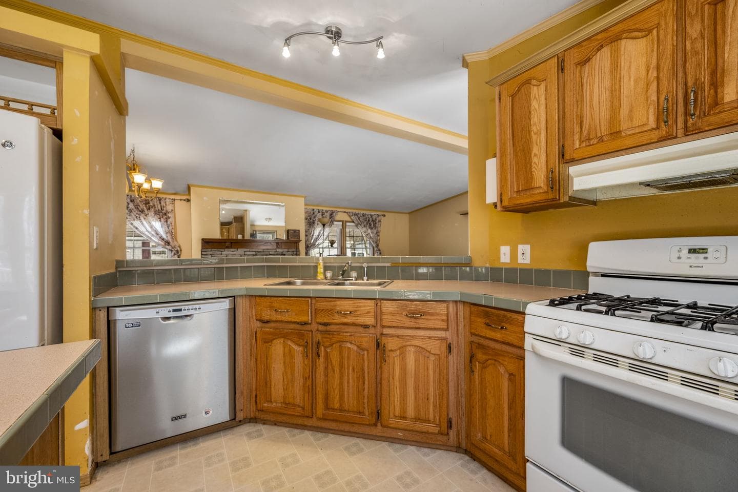 106 Sharon Drive photo 7